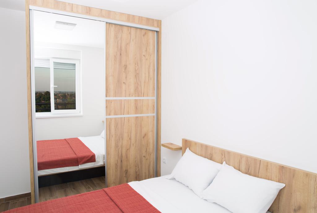 Apartment Koral Ruma Esterno foto